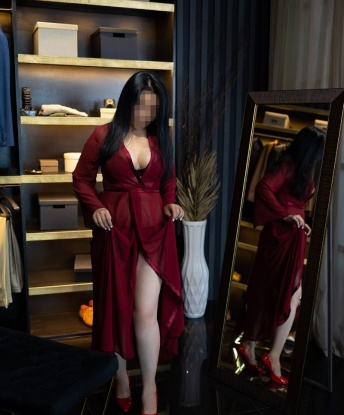 💋 Мои услуги включают классический и расслабляющий массаж, эротический массаж и многое другое 😍 Мои отзывы от клиентов говорят о моей профессиональности и умении доставлять удовольствие 😊 Заводные фото в моем профиле позволят тебе представить, насколько я привлекательна 😉 Если ты ищешь индивидуалку, которая создаст особую атмосферу и удовлетворит твои желания, то я именно та, кто тебе нужен! 💕 Не упусти возможность окунуться в мир наслаждения и приятных эмоций, забронируй встречу со мной прямо сейчас! 💃 141, 32 года