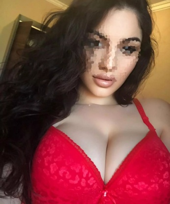 Изысканная блондинка с аппетитной фигурой приглашает вас в мир страсти и наслаждения. Умею слушать и развлекать, готова побаловать вас по-настоящему. Жду звонка от достойного кавалера! 2408, 23 года